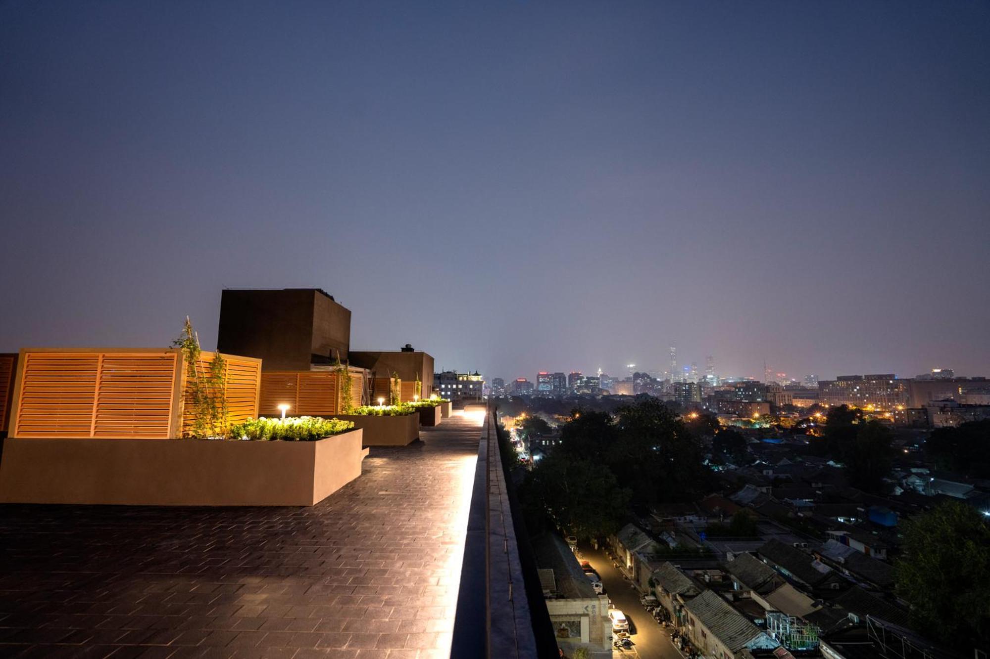 Base-Beijing Wangfujing Serviced Apartment- In Hutong &Bike Rental &Close To Forbidden City, Tian'Anmen Square &Subway Nearby &Free Coffee &Washing Machine,Kitchen &Restaurant Discount &English Speaking &High Speed Free Wifi Pequim Exterior foto View from the rooftop