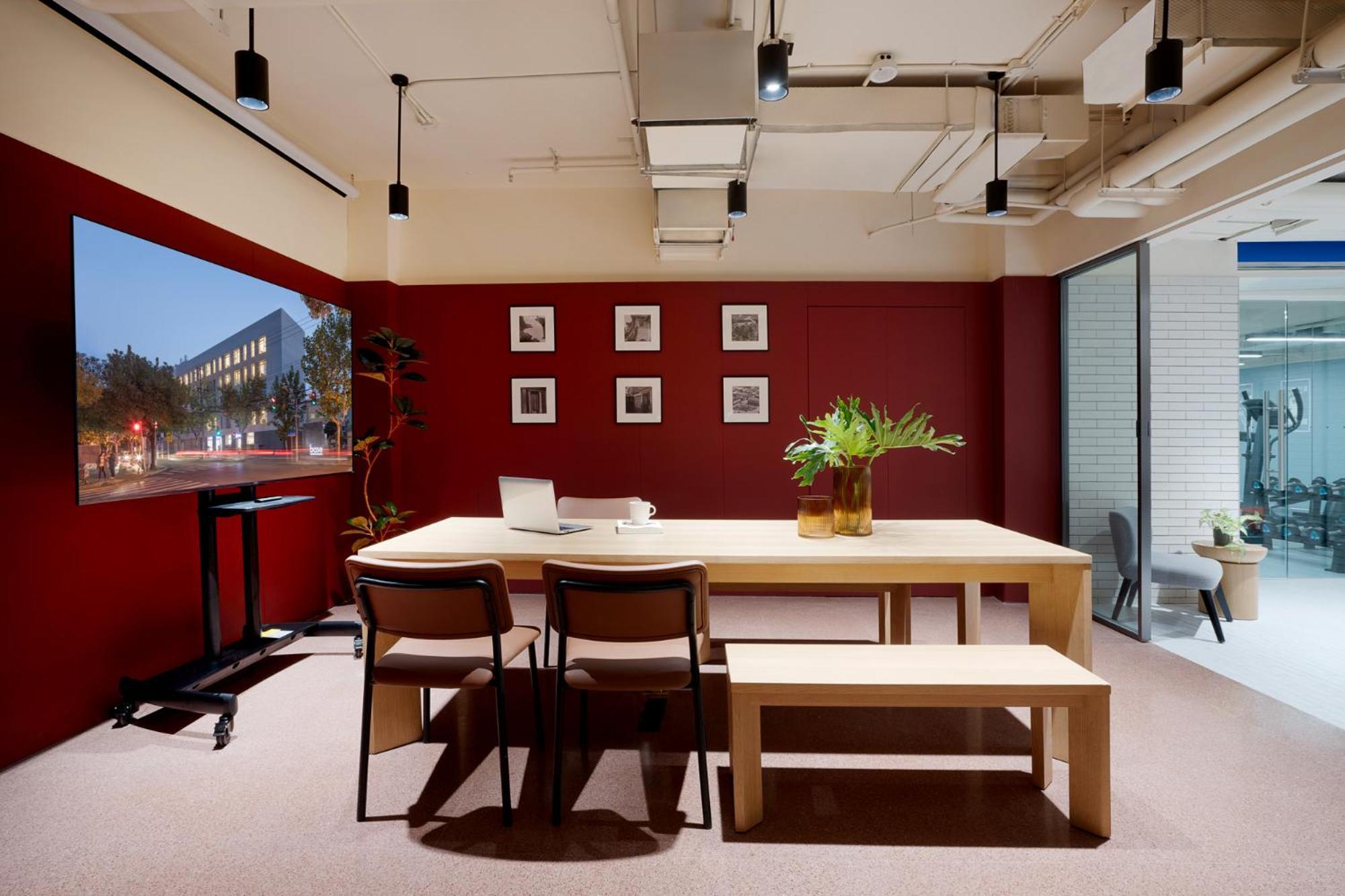 Base-Beijing Wangfujing Serviced Apartment- In Hutong &Bike Rental &Close To Forbidden City, Tian'Anmen Square &Subway Nearby &Free Coffee &Washing Machine,Kitchen &Restaurant Discount &English Speaking &High Speed Free Wifi Pequim Exterior foto The interior of the library
