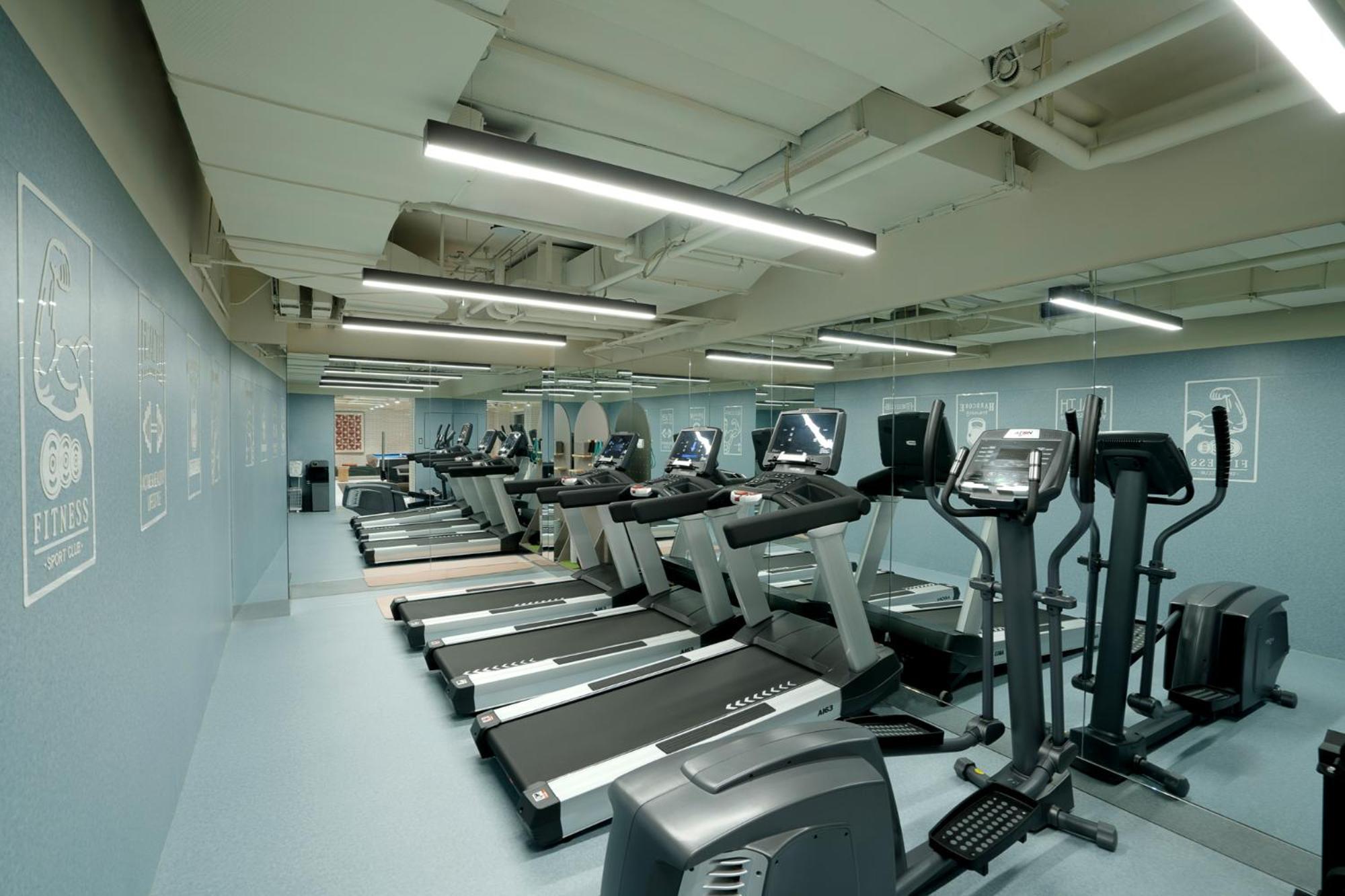 Base-Beijing Wangfujing Serviced Apartment- In Hutong &Bike Rental &Close To Forbidden City, Tian'Anmen Square &Subway Nearby &Free Coffee &Washing Machine,Kitchen &Restaurant Discount &English Speaking &High Speed Free Wifi Pequim Exterior foto The gym at the National Olympic Training Centre