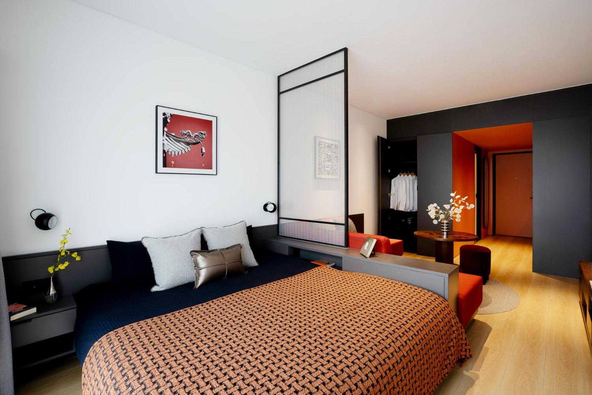 Base-Beijing Wangfujing Serviced Apartment- In Hutong &Bike Rental &Close To Forbidden City, Tian'Anmen Square &Subway Nearby &Free Coffee &Washing Machine,Kitchen &Restaurant Discount &English Speaking &High Speed Free Wifi Pequim Exterior foto A room at the hotel