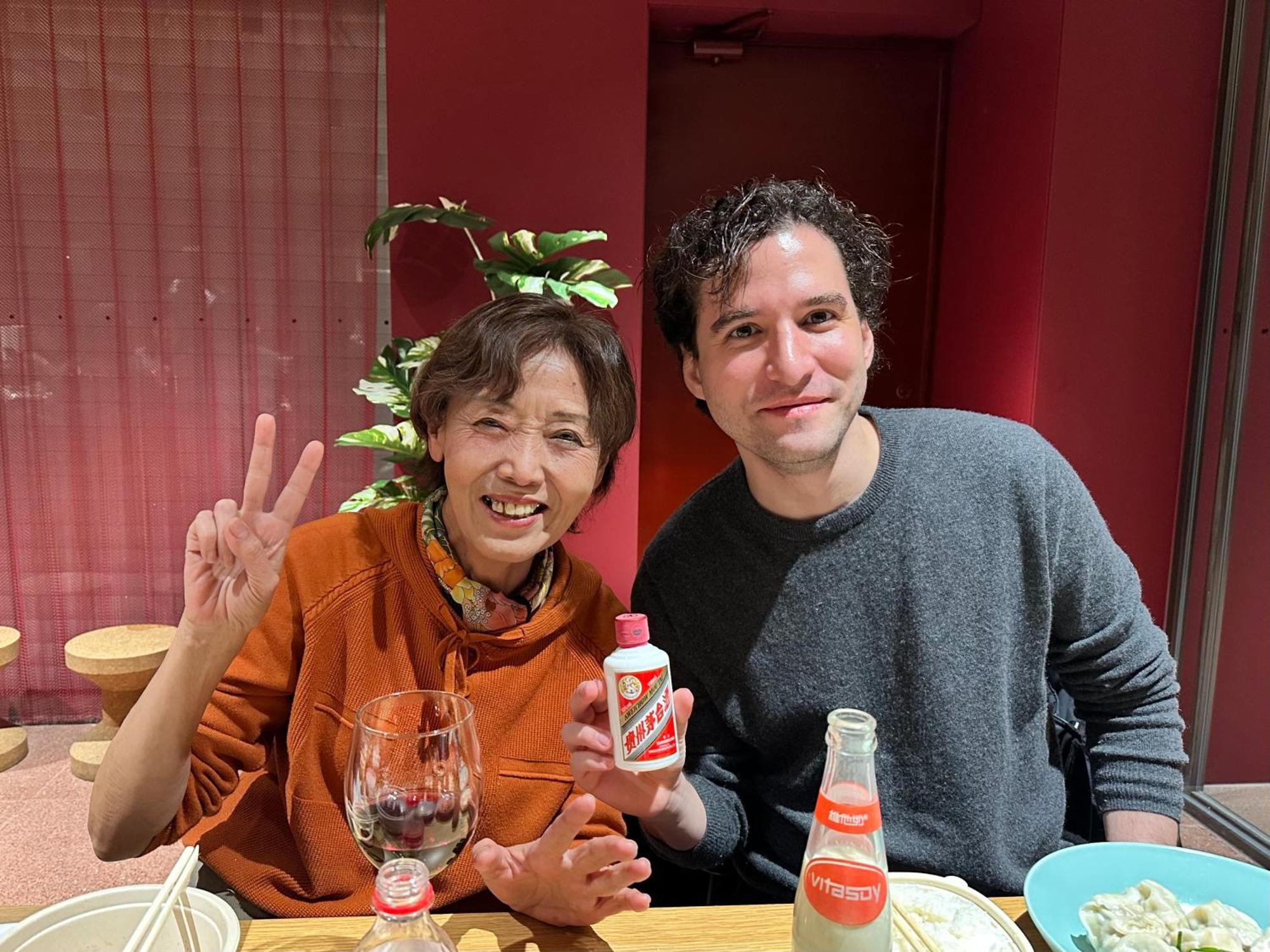 Base-Beijing Wangfujing Serviced Apartment- In Hutong &Bike Rental &Close To Forbidden City, Tian'Anmen Square &Subway Nearby &Free Coffee &Washing Machine,Kitchen &Restaurant Discount &English Speaking &High Speed Free Wifi Pequim Exterior foto Yoko Kanno and Rob Kaz