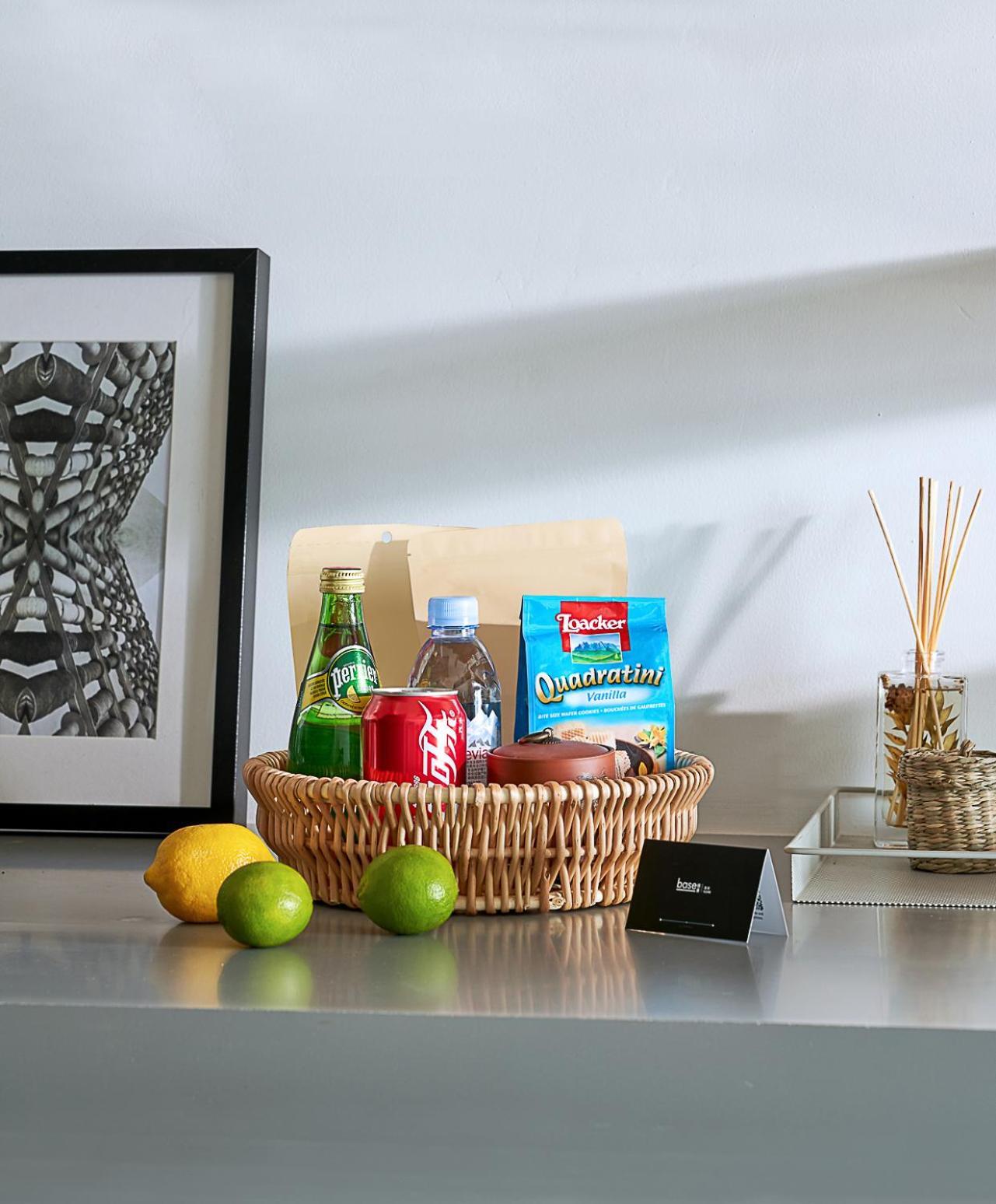 Base-Beijing Wangfujing Serviced Apartment- In Hutong &Bike Rental &Close To Forbidden City, Tian'Anmen Square &Subway Nearby &Free Coffee &Washing Machine,Kitchen &Restaurant Discount &English Speaking &High Speed Free Wifi Pequim Exterior foto
